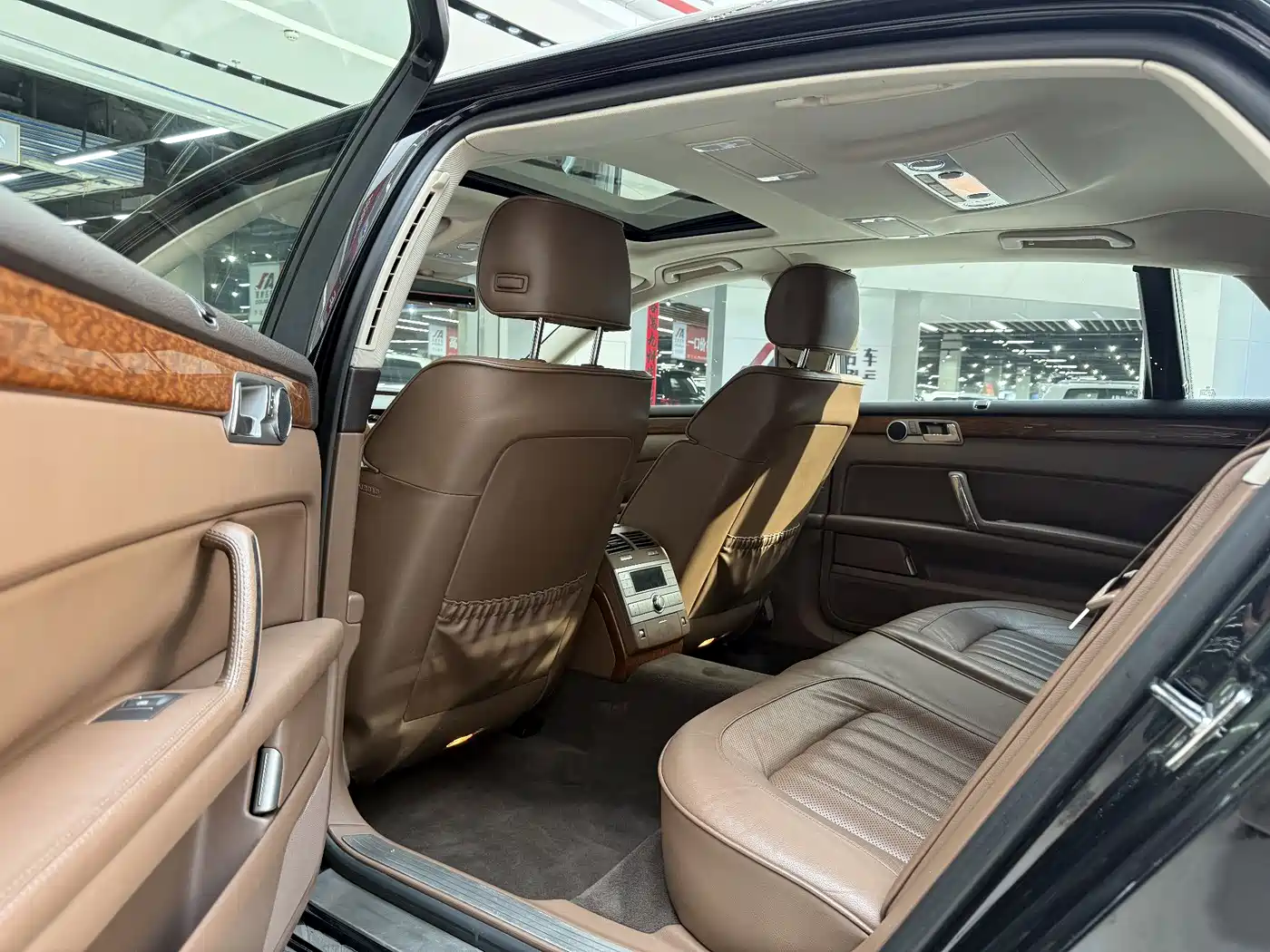 Volkswagen Phaeton 2012 3.0L Business фото 9