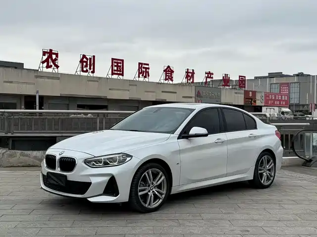 BMW 1 SERIES