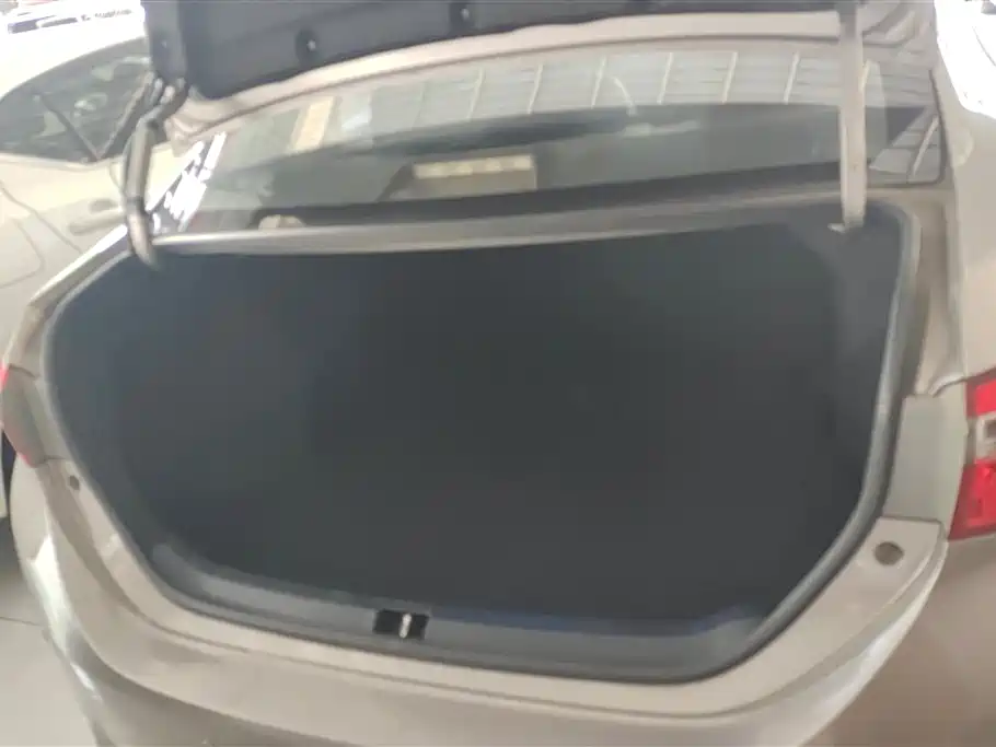 Toyota Corolla 2017 Facelift 1.2T S-CVT GL фото 4