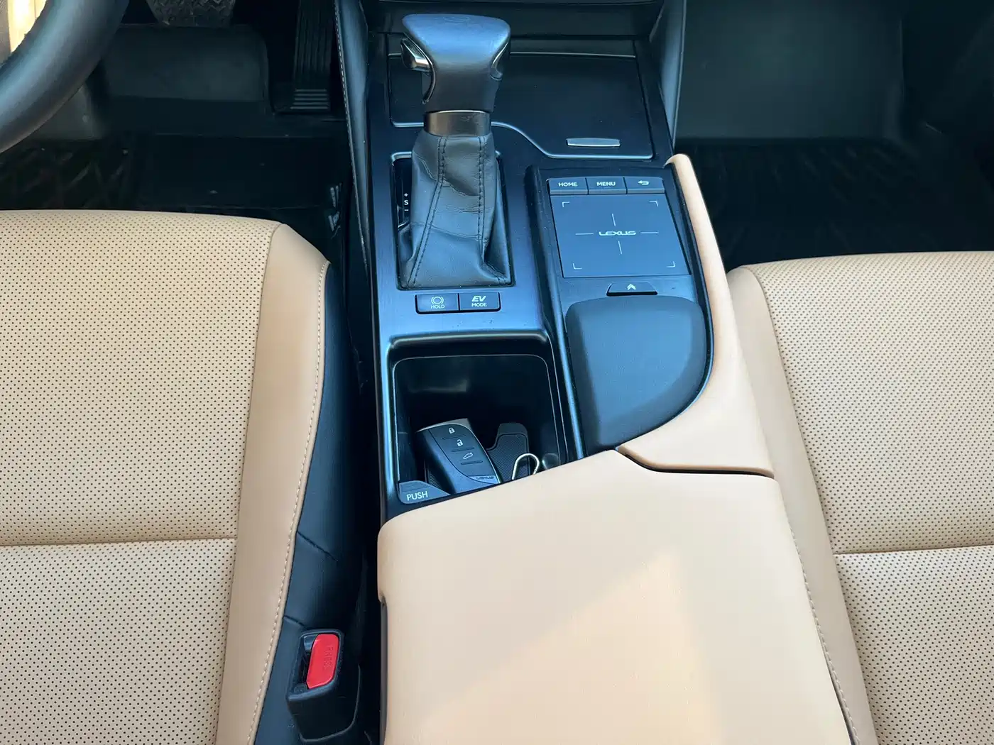 Lexus ES 2022 300h Ultimate Edition фото 14
