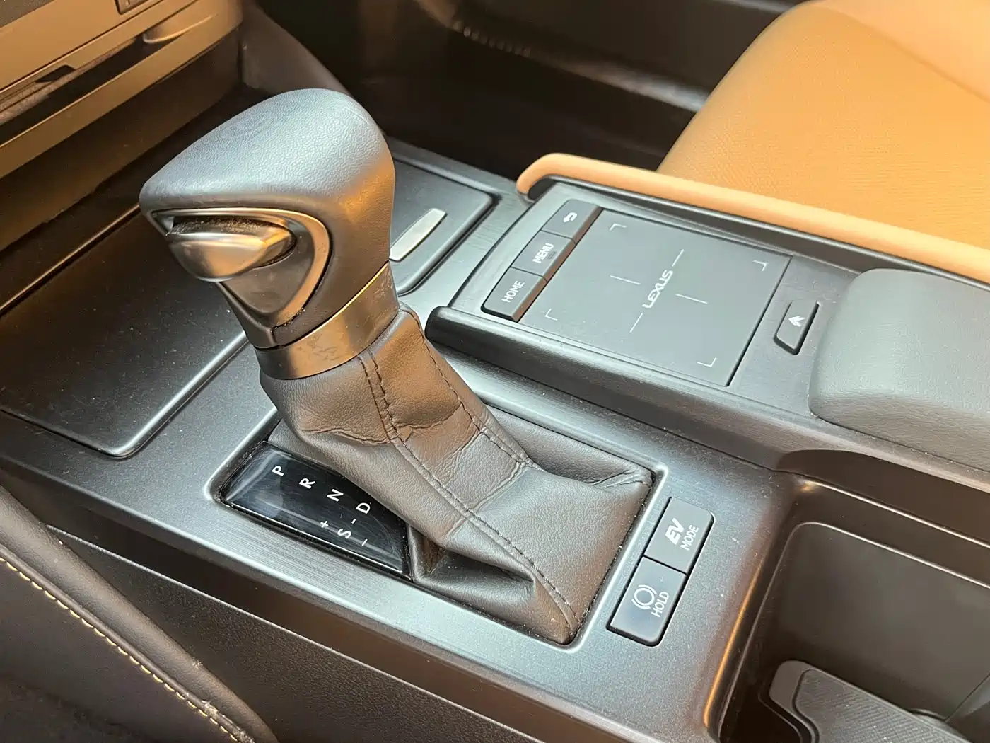 Lexus ES 2022 300h Ultimate Edition фото 26