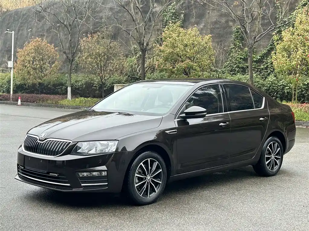 Škoda Octavia 2017 1.6L Automatic Smart Edition