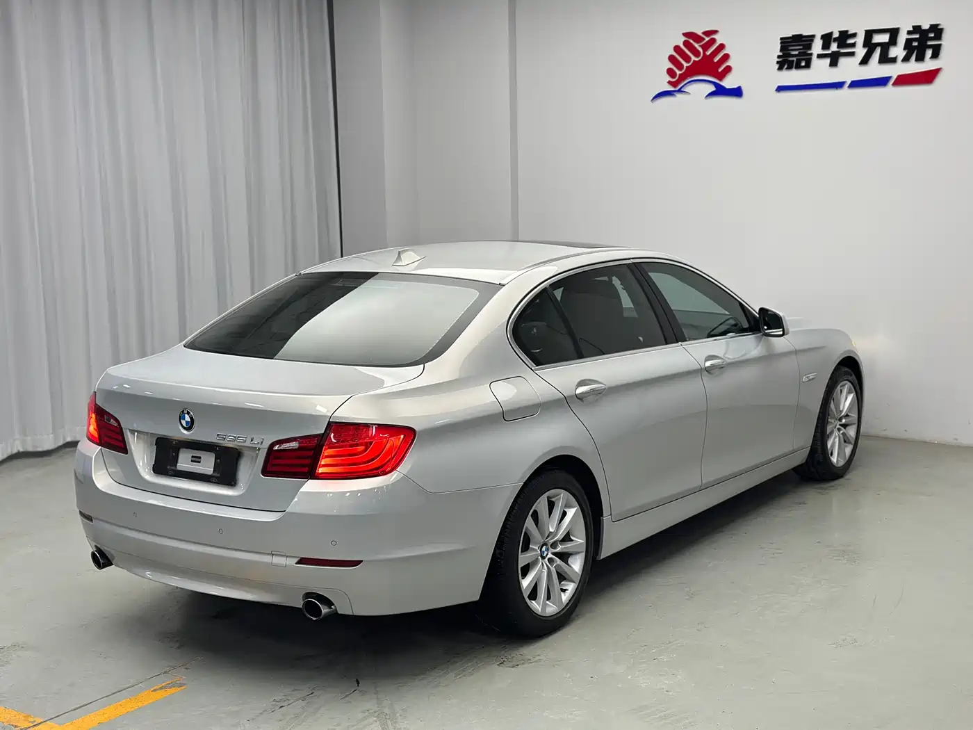 BMW 5 Series 2011 535Li Luxury фото 11