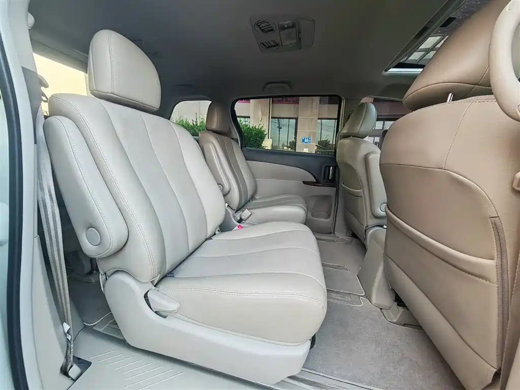 BYD M6 2015 2.4L Automatic Premium Edition фото 20