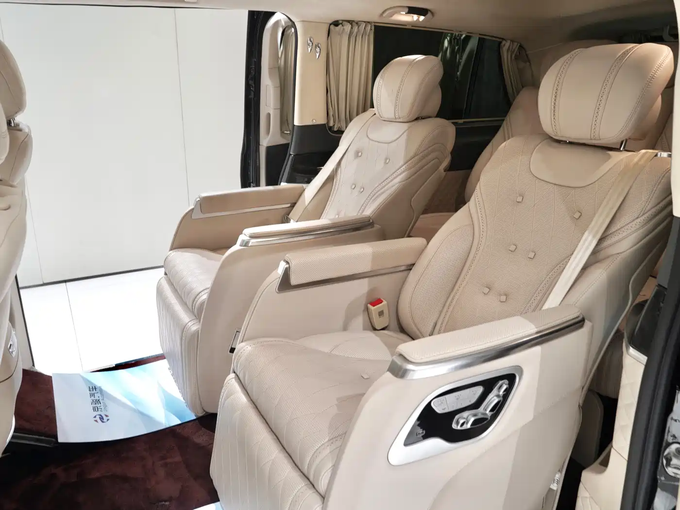 Mercedes-Benz V-Class 2018 V 260 L Premium Long Wheelbase Edition China VI фото 5