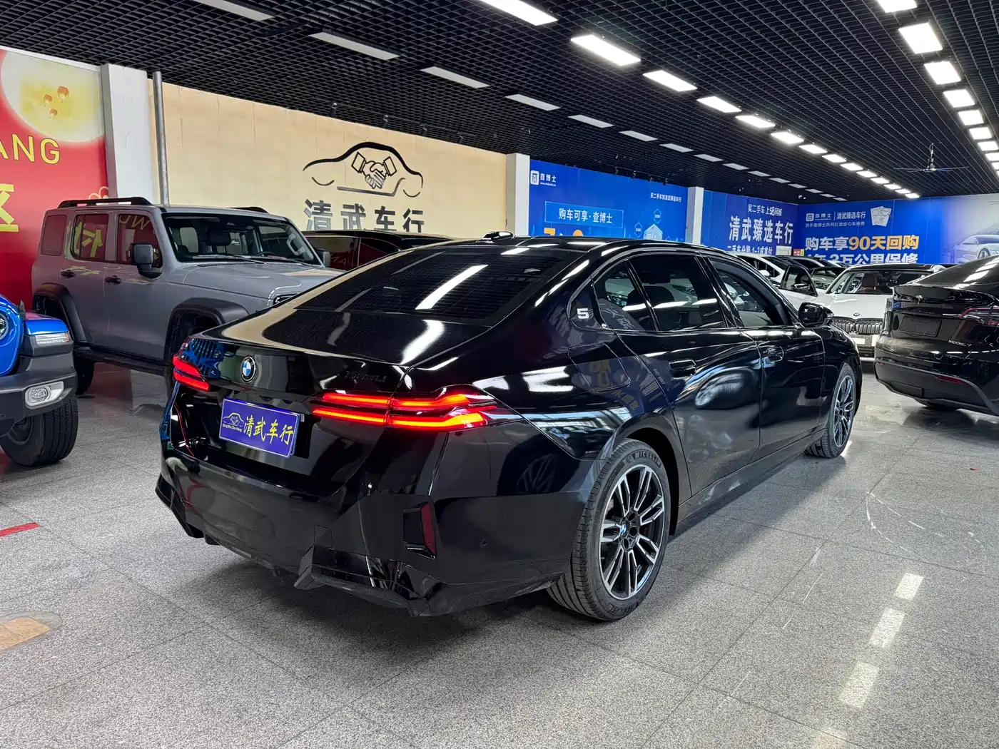 BMW 5 Series 2025 530Li Leading M Sport Package фото 14