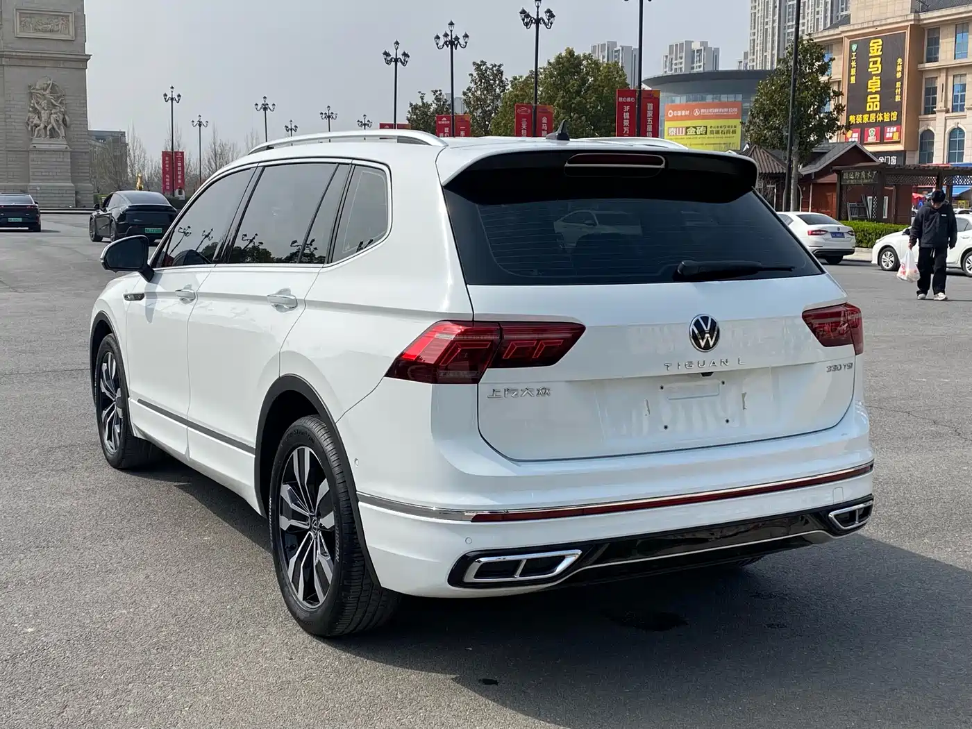 VOLKSWAGEN TIGUAN L
