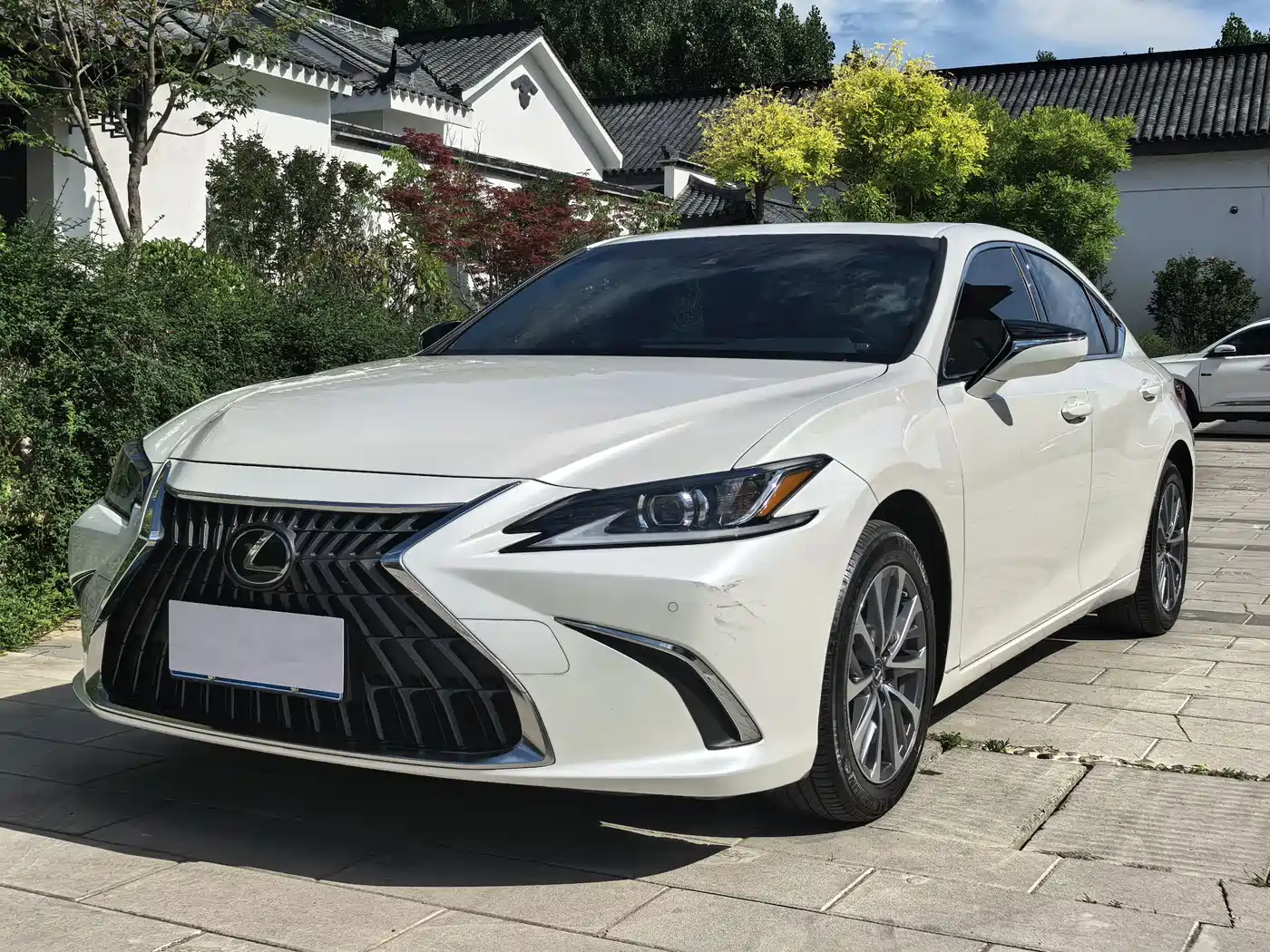Lexus ES 2023 200 Excellence Edition фото 3
