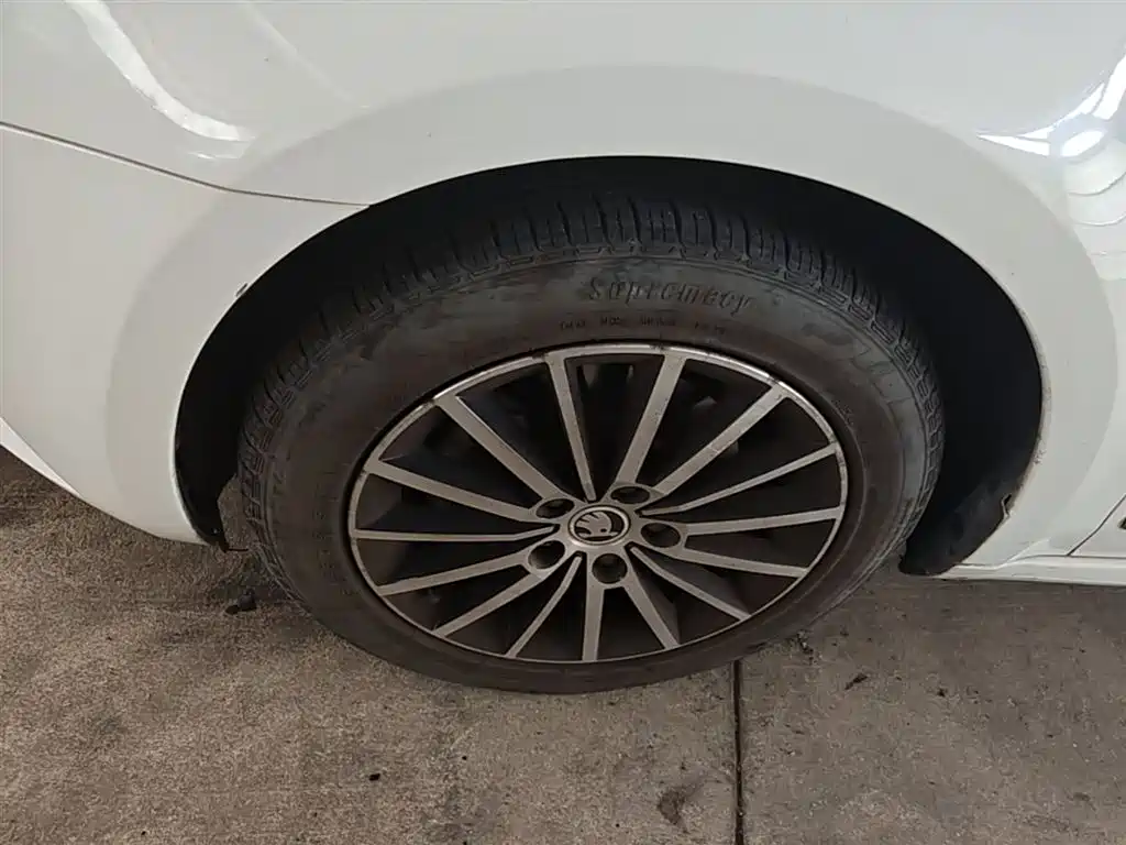 Škoda Octavia 2018 TSI230 DSG Luxury Edition фото 23