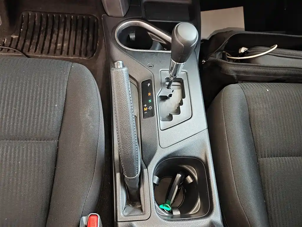 Toyota RAV4 Rongfang 2016 2.0L CVT 2WD Comfort (China V) фото 13