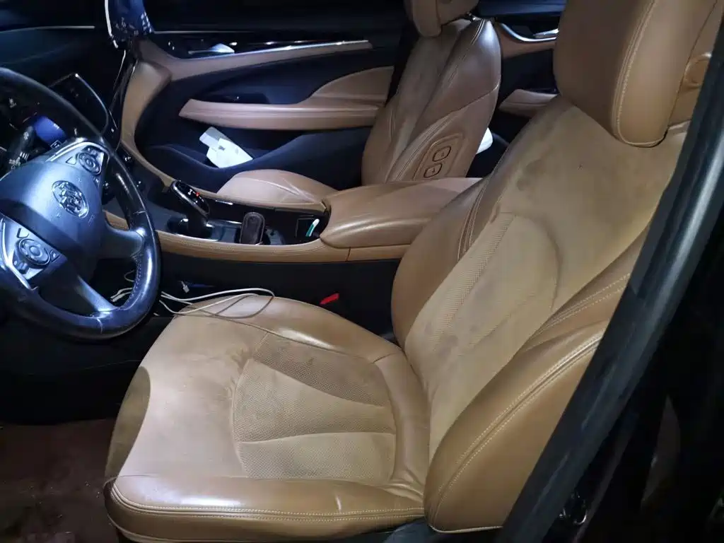 Photo 8 - Buick LaCrosse