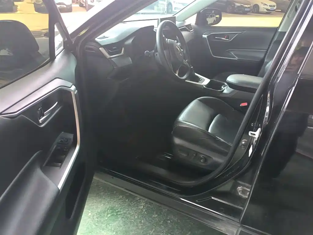 Toyota Wildlander 2020 2.0L CVT 2WD Luxury Edition фото 16