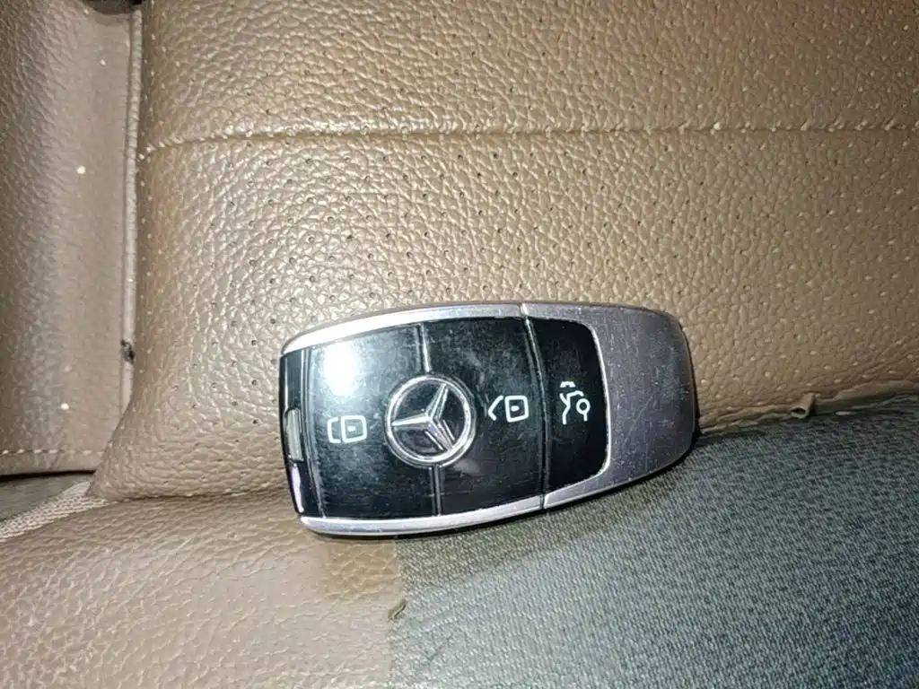 صورة 9 - Mercedes-Benz E-Class