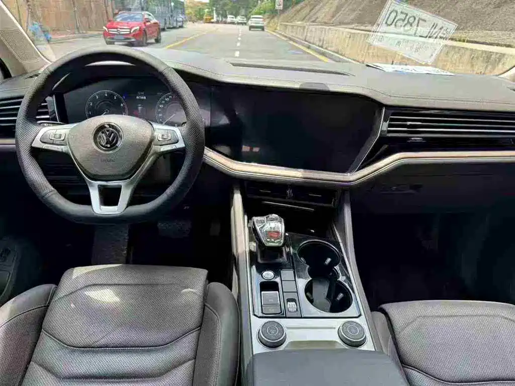 Volkswagen Touareg 2019 2.0TSI Sharp Wing Edition China V фото 8