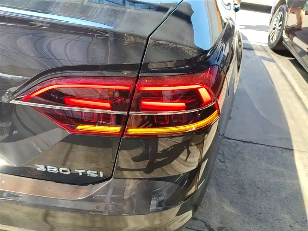 Volkswagen Phideon 2018 Facelift 380TSI FWD Business фото 8