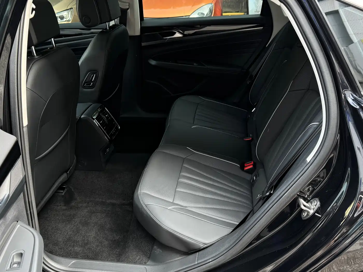 Volkswagen Passat 2024 330TSI Starlight Elite Edition фото 6