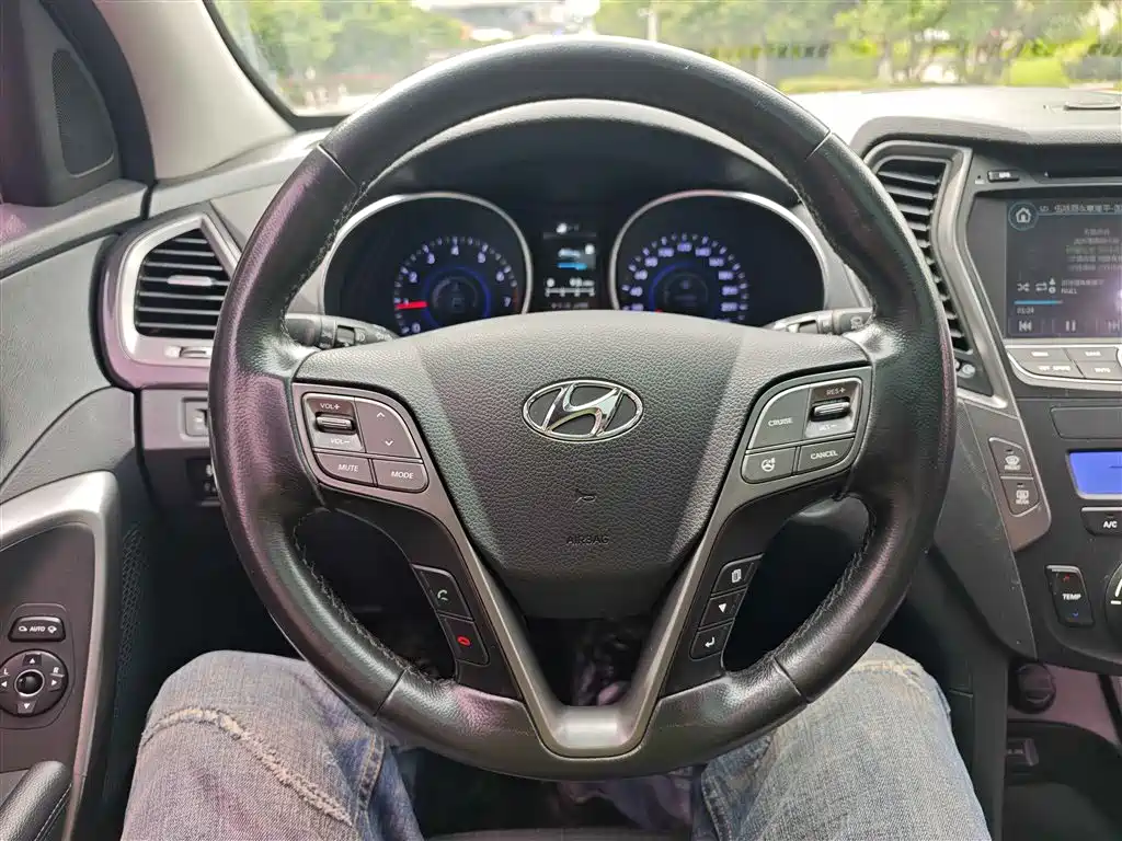 Hyundai Santa Fe 2013 Model 2.4L Automatic 2WD Smart фото 8