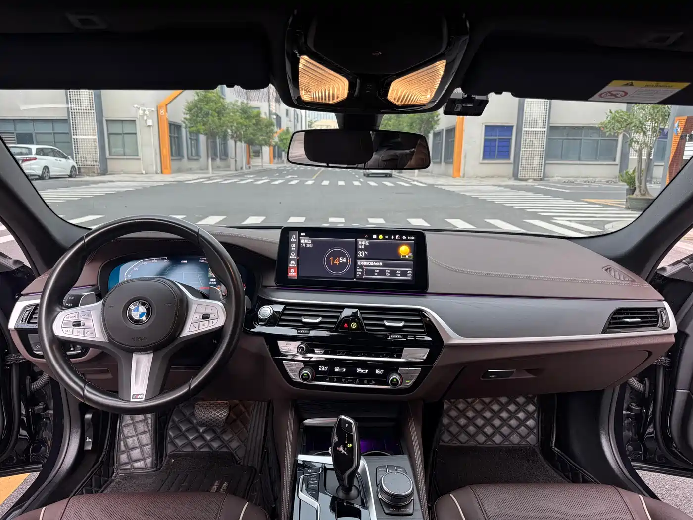 BMW 5 Series 2023 530Li Leading M Sport Package фото 9