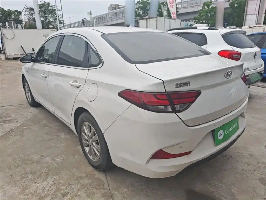 Hyundai Elantra 2018 1.6L Automatic Pleasing Edition GL China VI фото 23