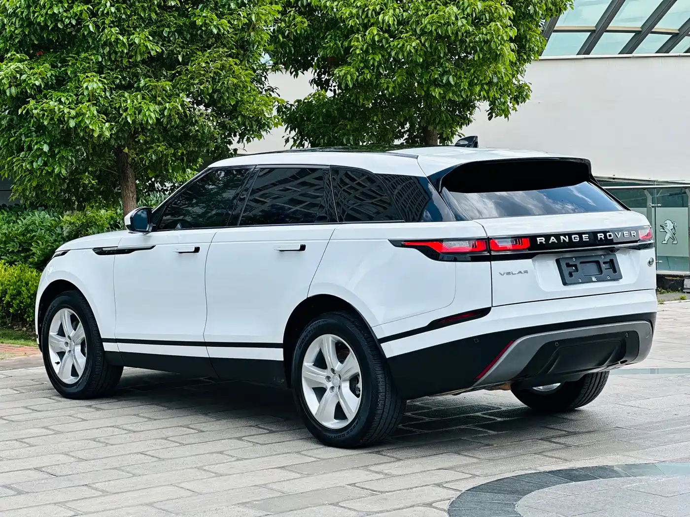 Land Rover Range Rover Velar 2023 250PS фото 10