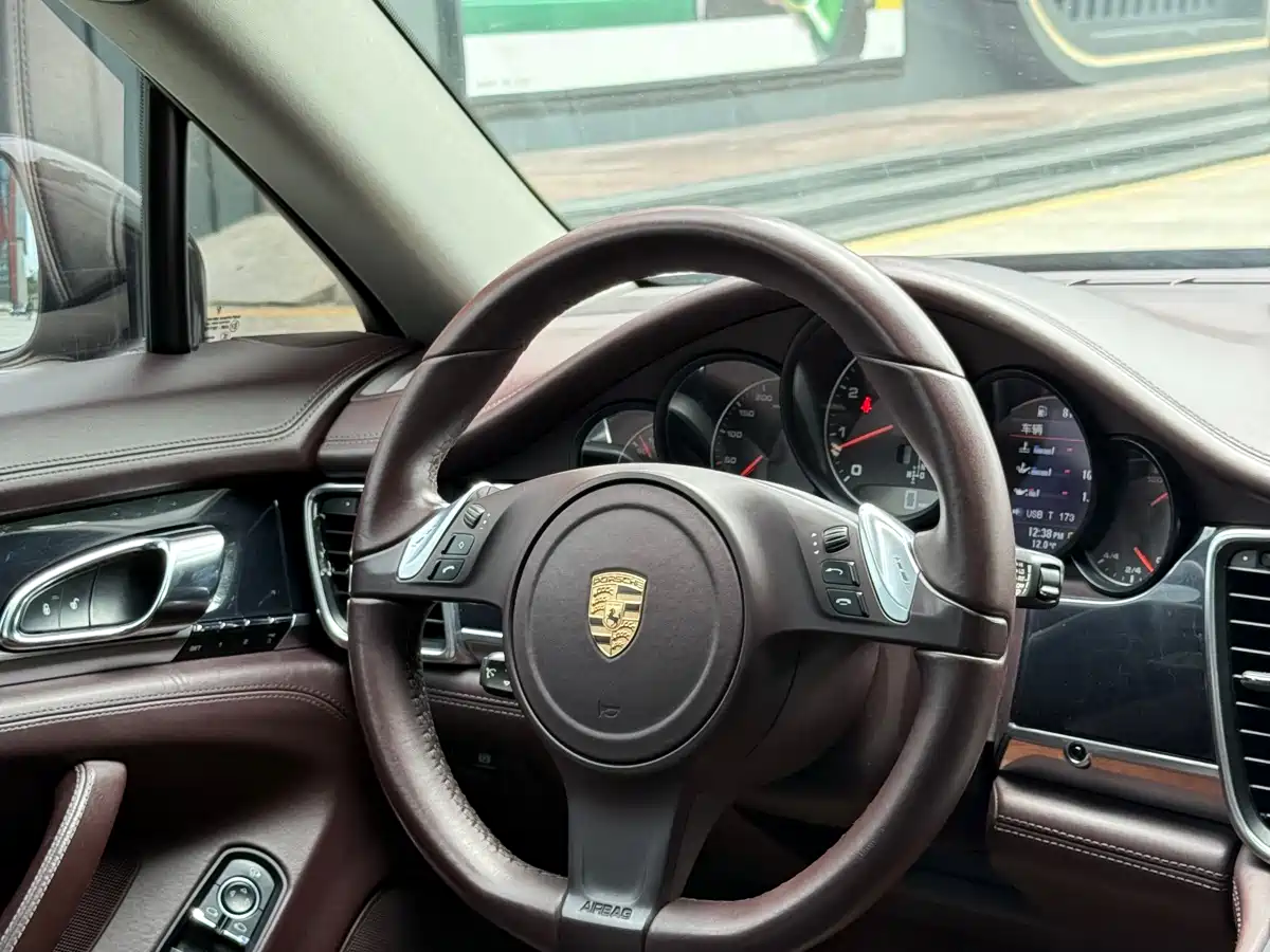 Porsche Panamera 2013 Panamera Platinum Edition 3.6L фото 24