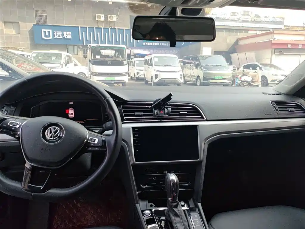 VOLKSWAGEN LINGDU
