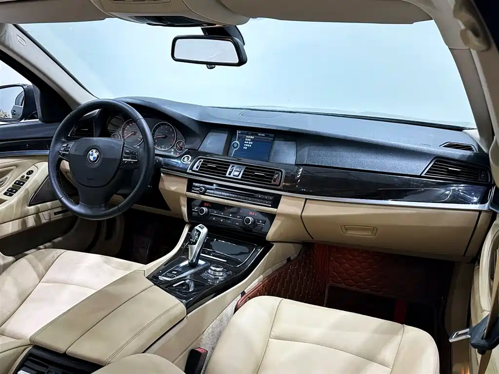 BMW 5 Series 2012 523Li Luxury фото 10