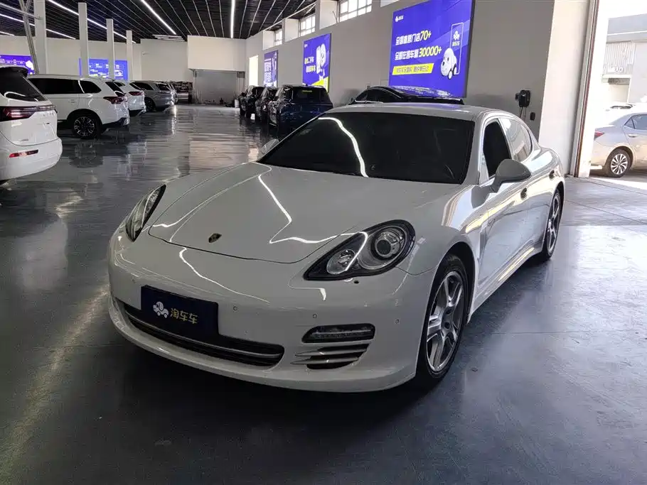 Porsche Panamera 2013 Panamera 4 Platinum Edition 3.6L