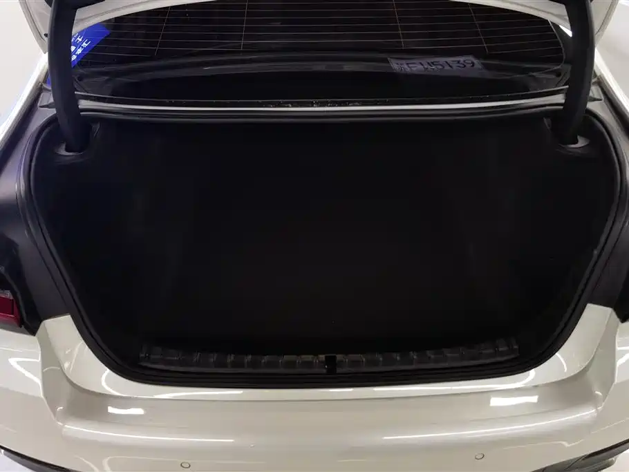 BMW 5 Series 2022 530Li Leading M Sport Package фото 4