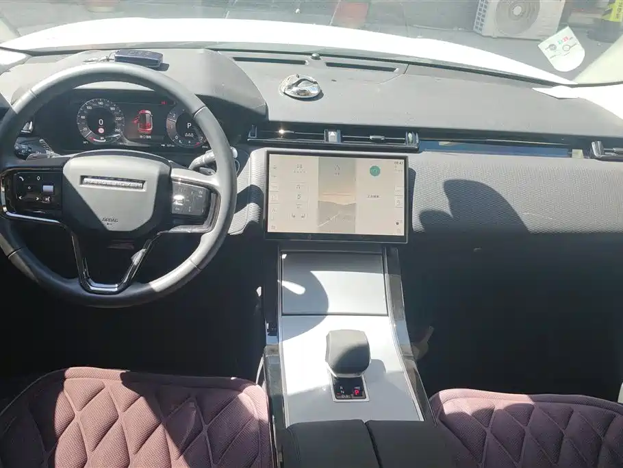 Land Rover Range Rover Velar 2024 S фото 12