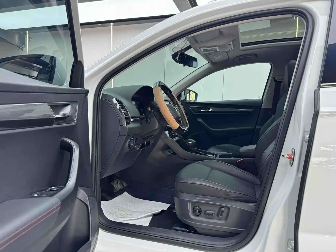 Škoda Karoq 2023 TSI280 Premium Edition фото 15