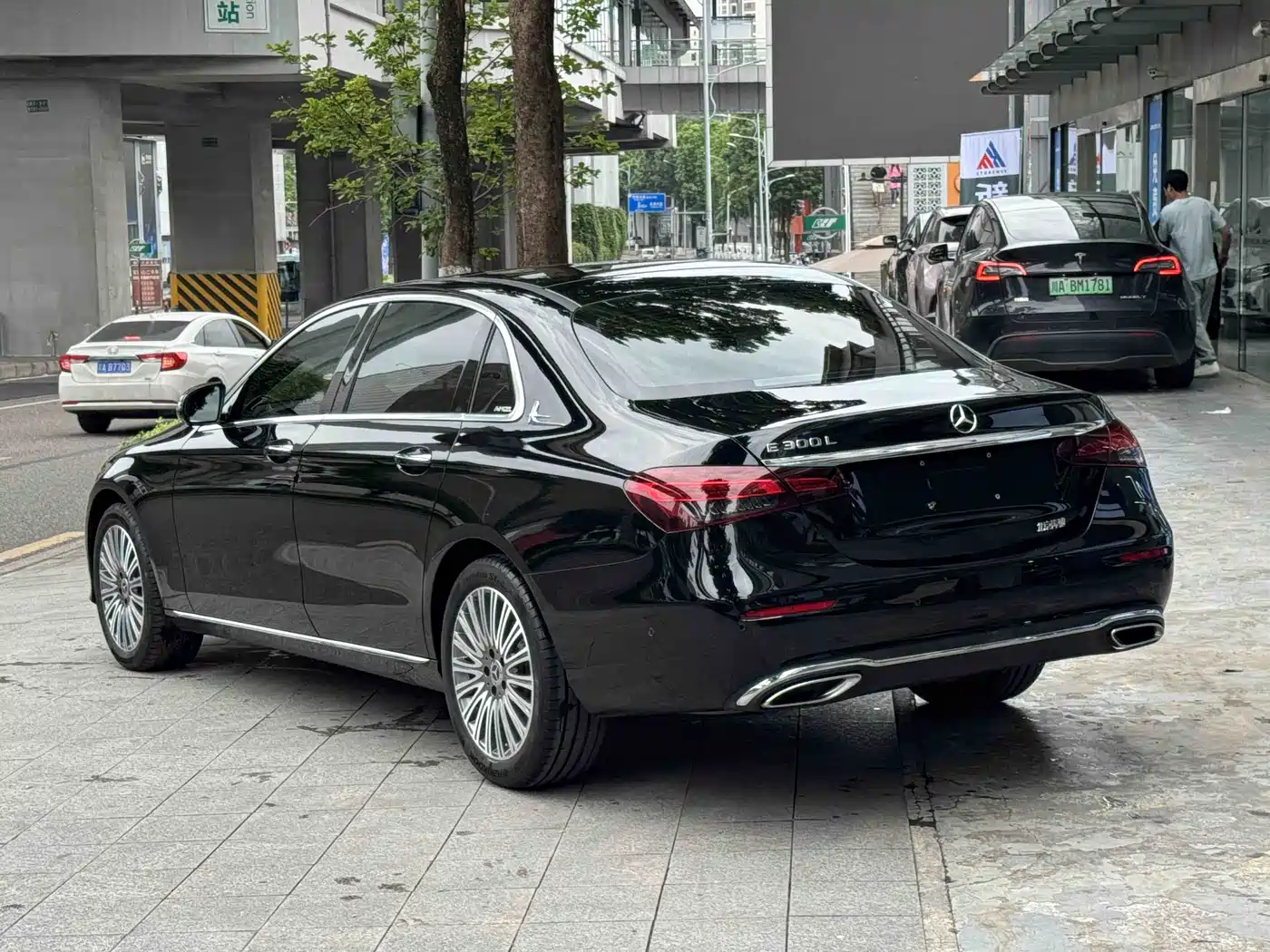 Mercedes-Benz E-Class 2023 E 300 L Fashion фото 7