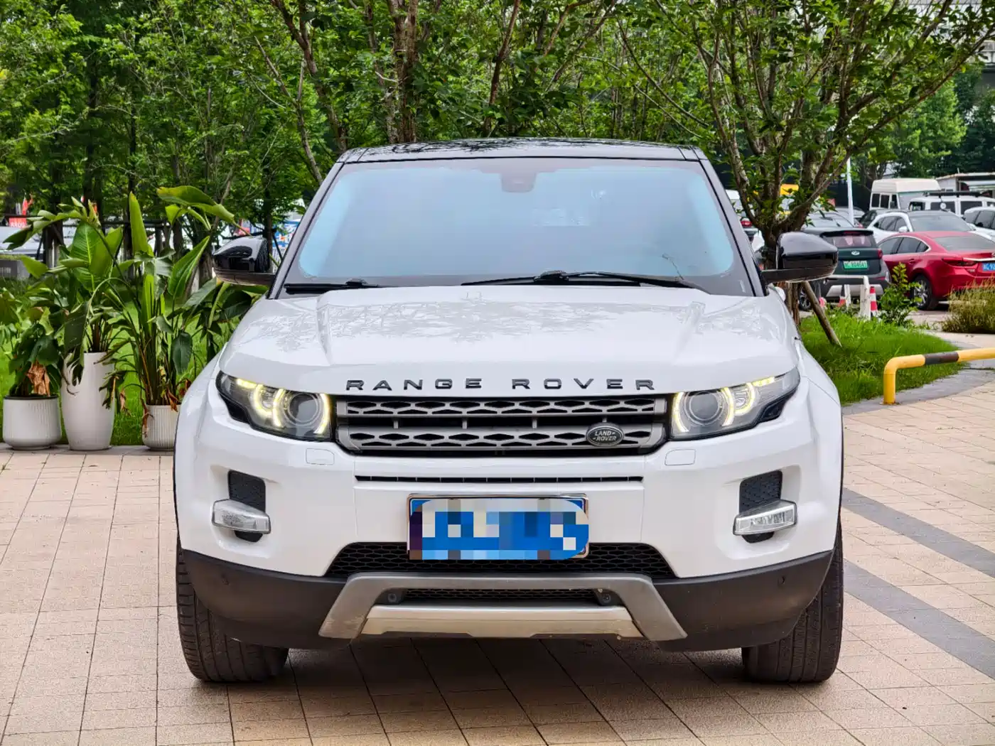 Land Rover Range Rover Evoque 2015 2.0T 5-Door Intelligent Edition фото 2
