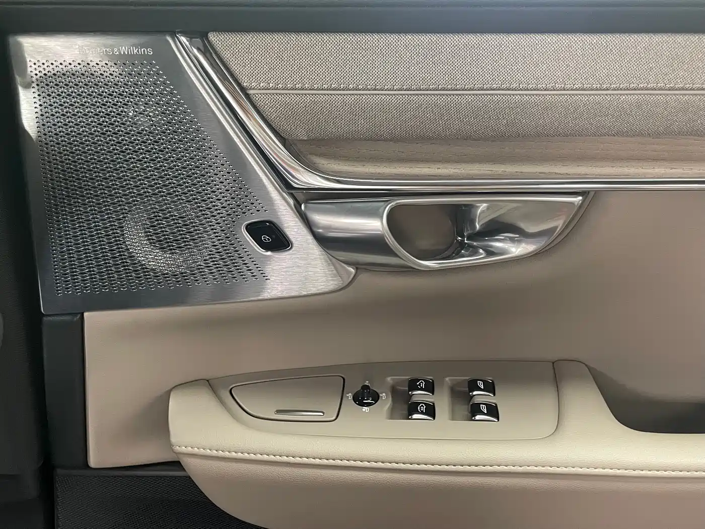 Volvo S90 Plug-in Hybrid 2025 2026 Plug-in Hybrid AWD Long Range Elegance Luxury