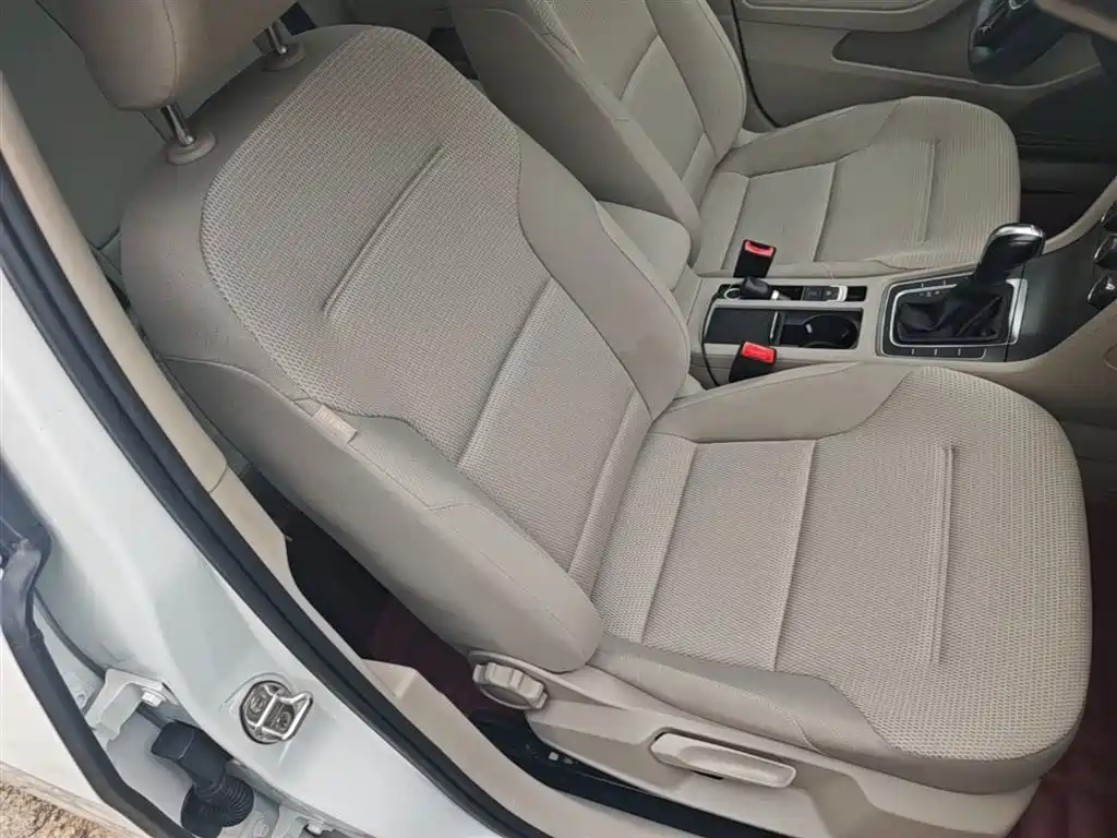Volkswagen Golf 2016 230TSI Automatic Comfort фото 25