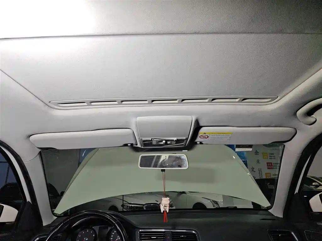 Volkswagen Lavida 2015 1.6L Automatic Comfort Edition фото 25