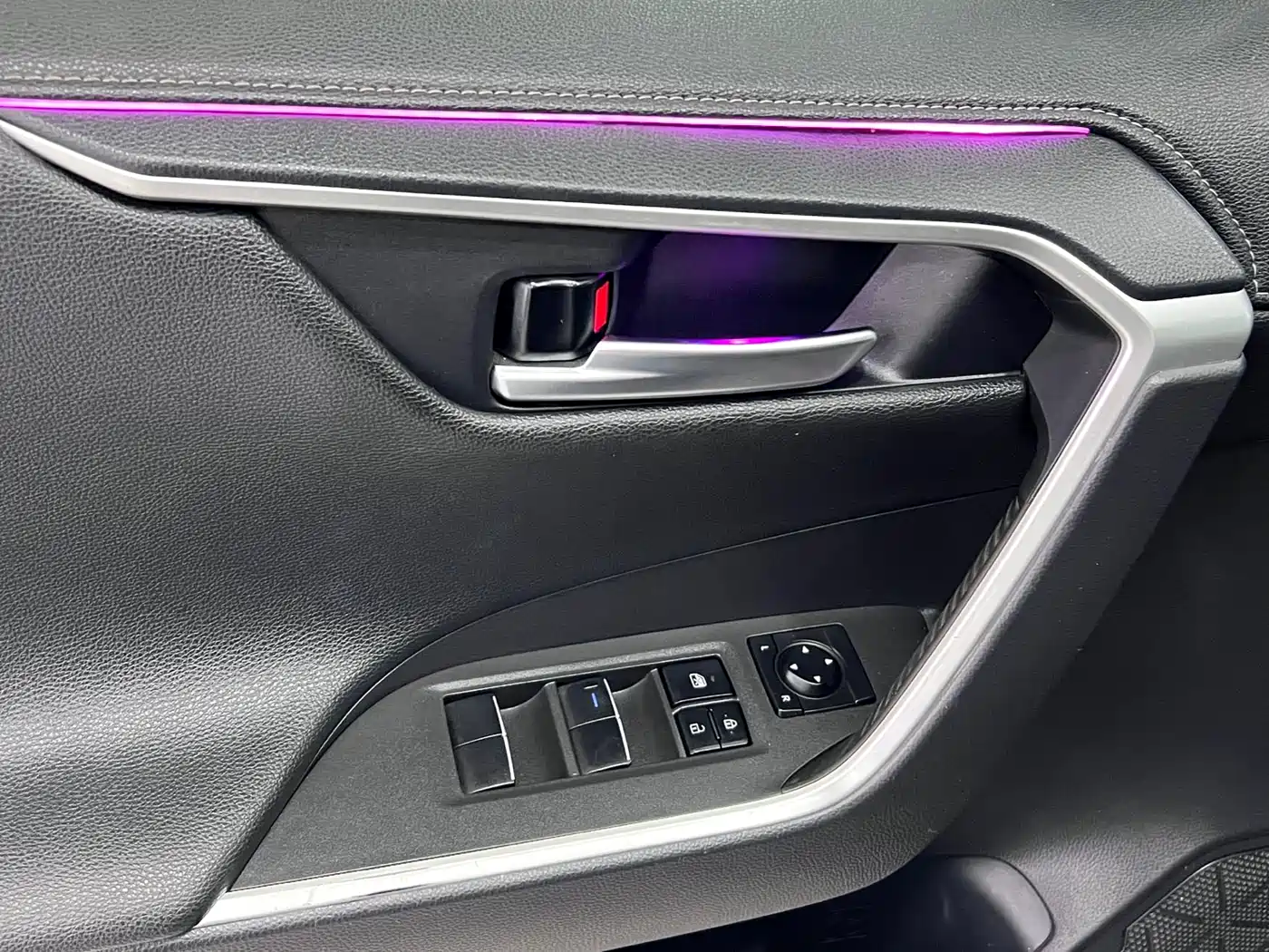Toyota Wildlander 2022 2.0L CVT FWD Luxury Edition фото 19