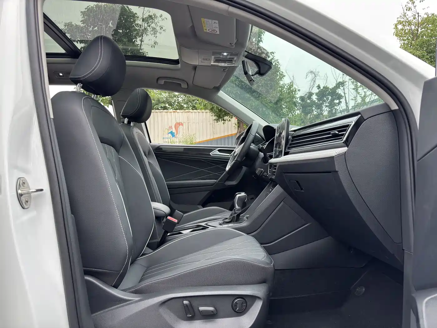 Volkswagen Tiguan L 2025 Model 300TSI Auto 2WD Dragon Edition фото 9