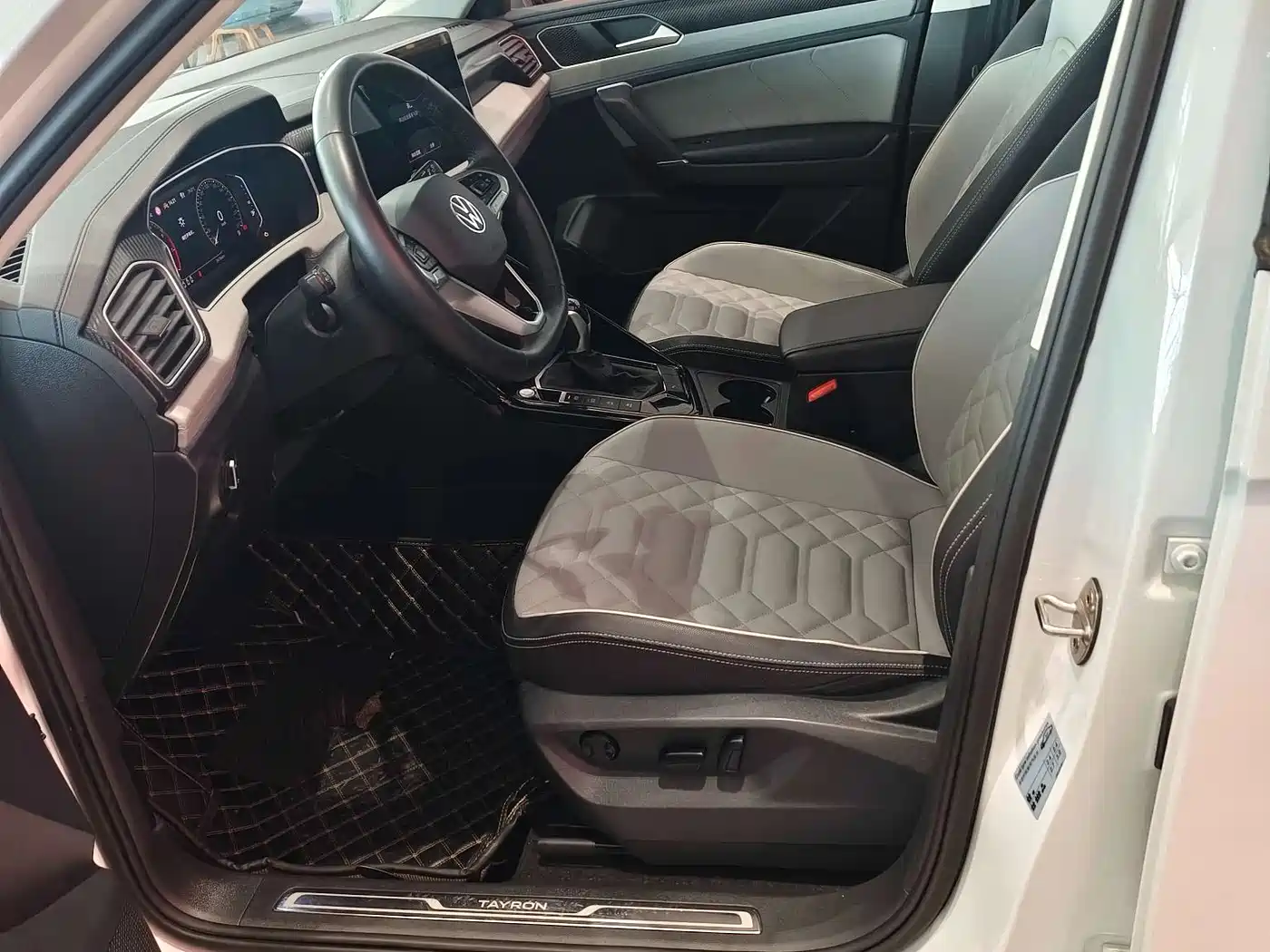Volkswagen Tayron 2023 330TSI 2WD Luxury Plus Advanced Edition фото 12