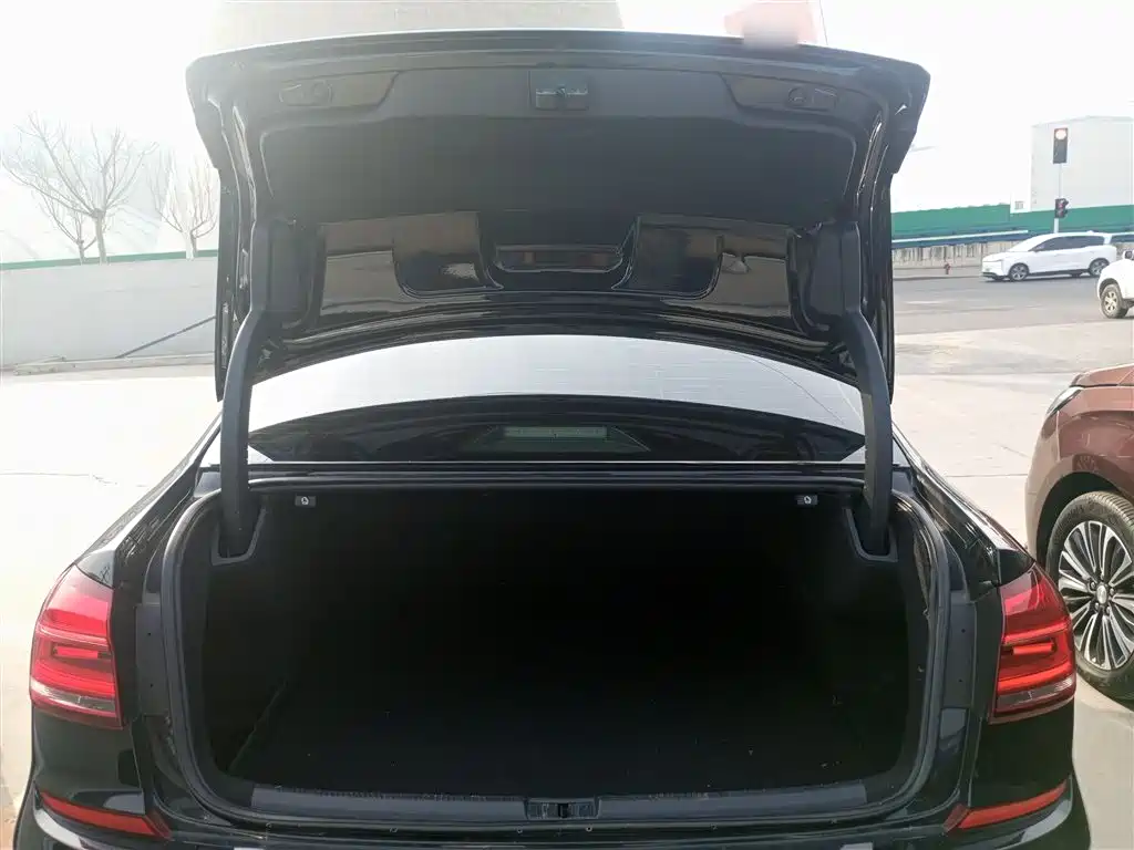 Volkswagen Passat 2017 330TSI DSG Luxury фото 19