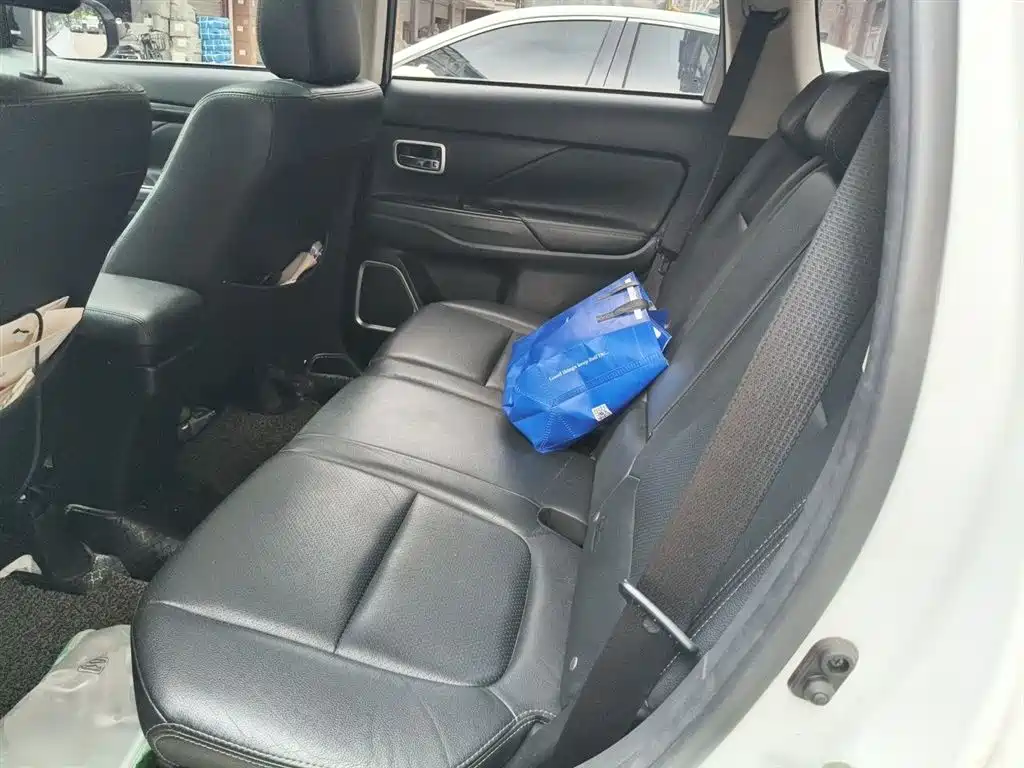 Mitsubishi Outlander 2018 2.4L 4WD Elite Edition 5-seater фото 18