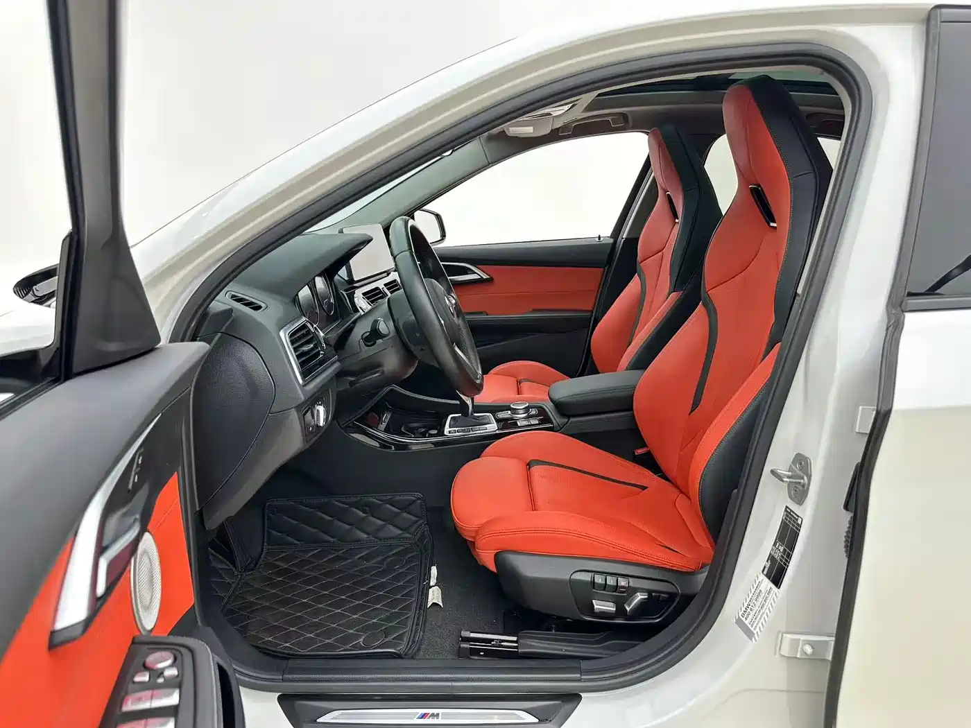 BMW 1 Series 2022 125i M Sport Shadow Edition фото 5
