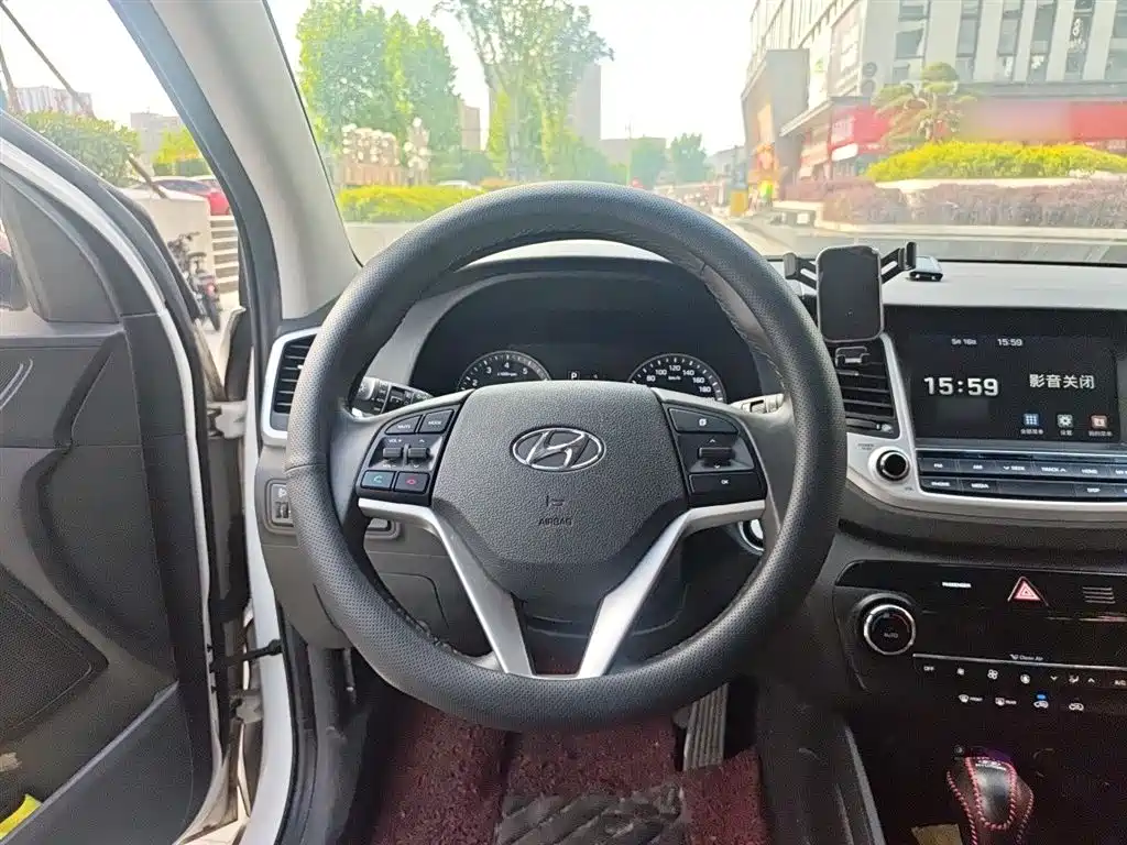 Hyundai Tucson 2018 1.6T DCT 2WD 15th Anniversary Special Edition фото 11