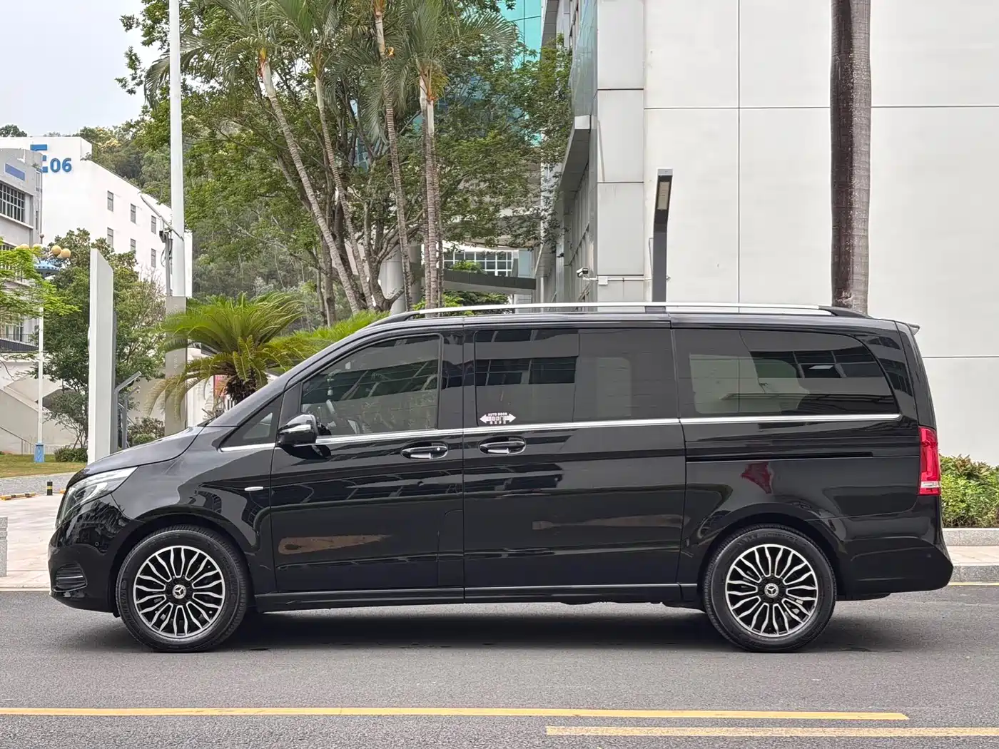 Mercedes-Benz V-Class 2018 V 260 Premium Edition China V фото 3