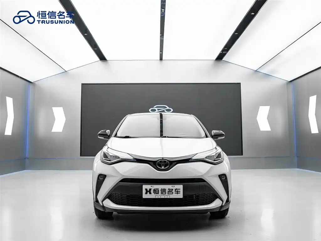 Toyota C-HR 2021 2.0L Luxury Edition фото 2