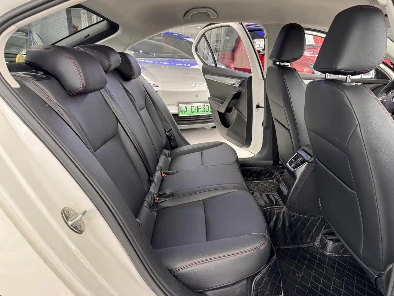 Škoda Octavia 2017 1.6L Automatic Pioneer Edition фото 29