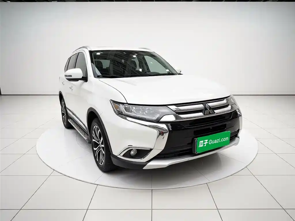 Mitsubishi Outlander 2018 2.4L 4WD Elite Edition 5-seater фото 3