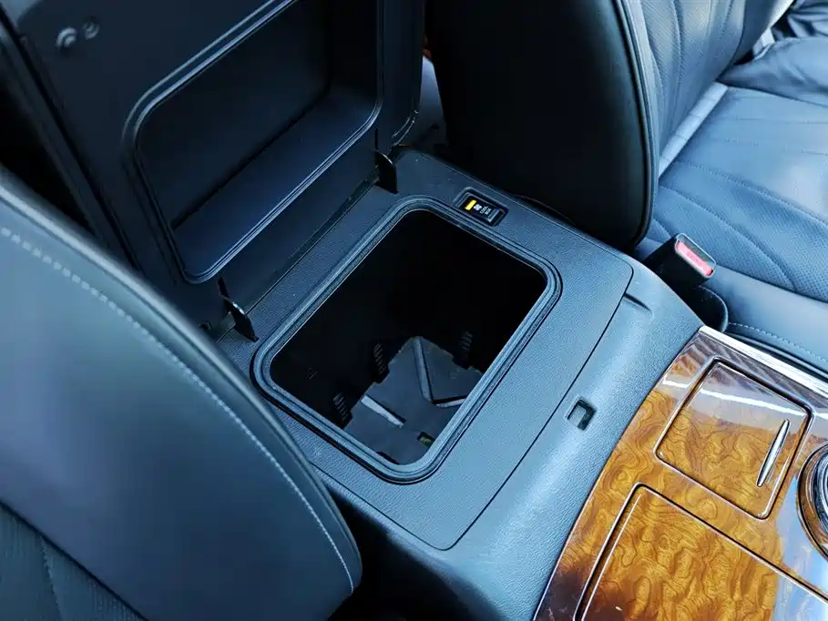 Infiniti QX80 2016 5.6L 4WD фото 26