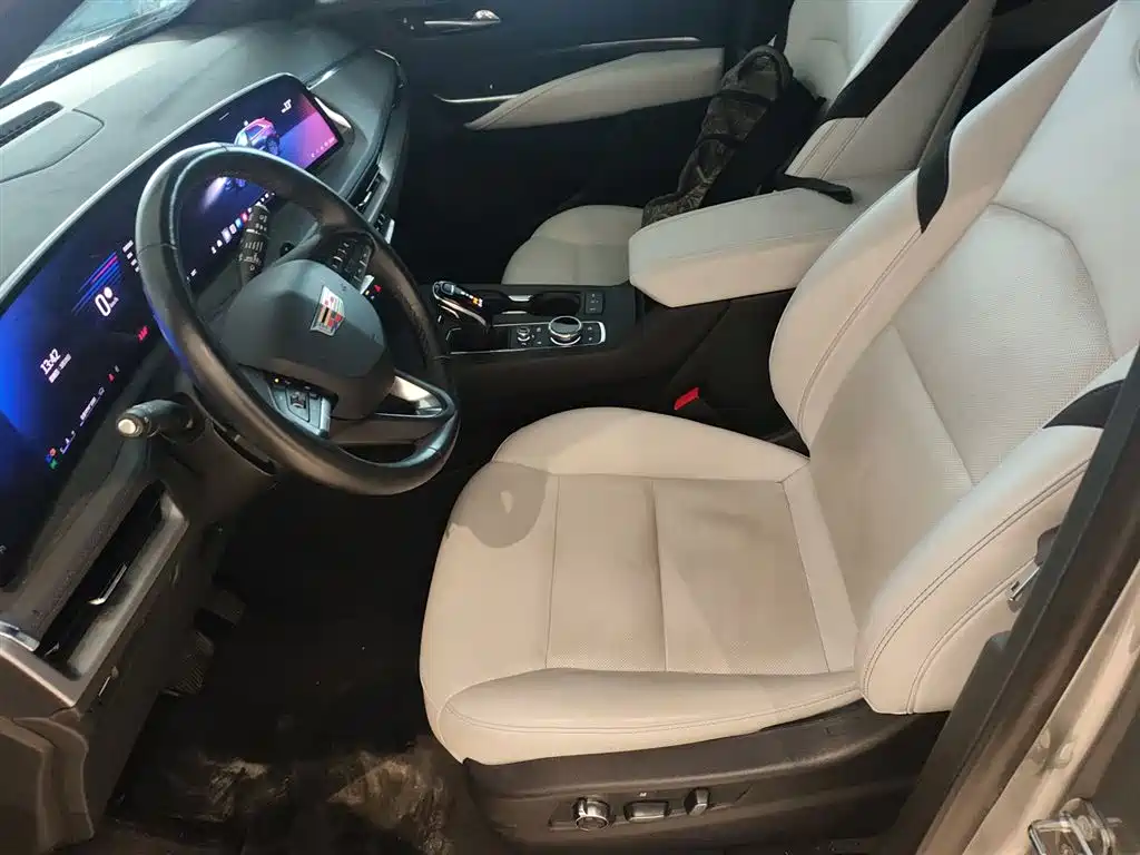 CADILLAC XT4