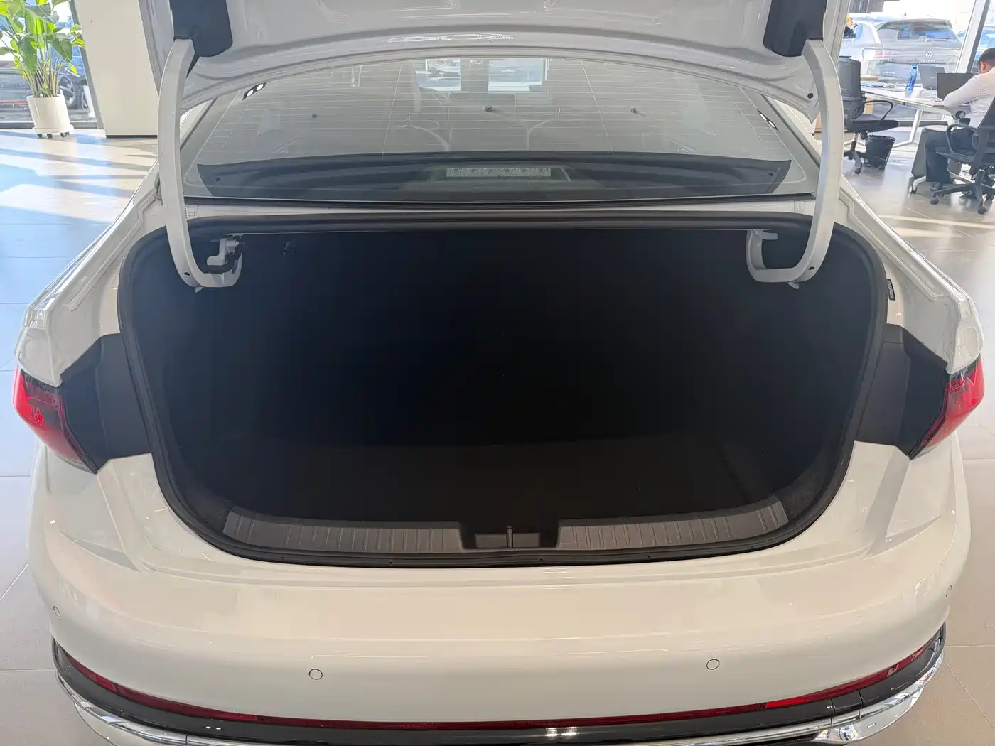 Volkswagen Sagitar 2024 300TSI DSG Surpass Edition фото 19